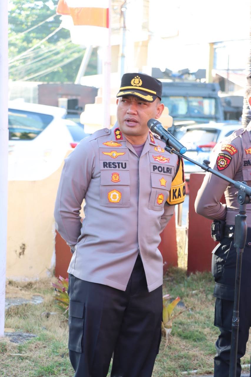 Apel Perdana,Ini Arahan Kapolres AKBP Restu Wijayanto di Personil Polres Pelabuhan Makassar