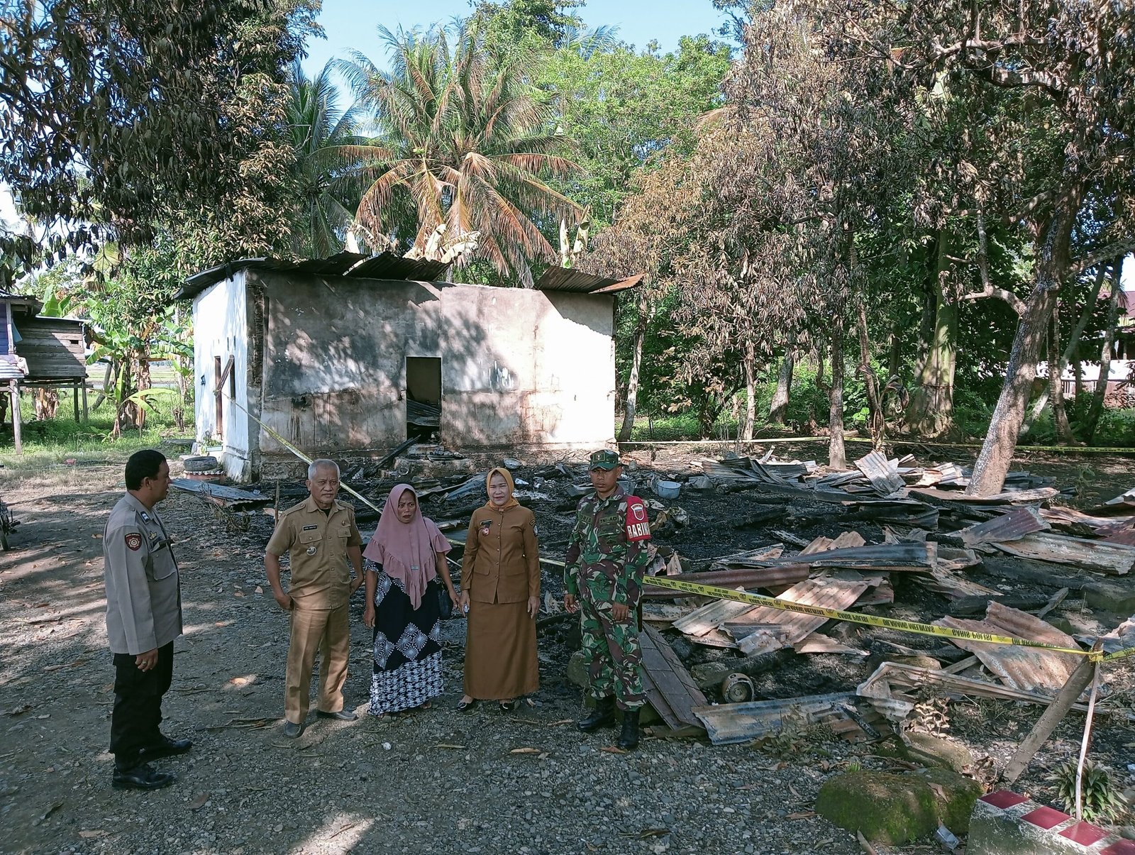Tiga Pilar Pemerintah Kecamatan Ajangale Mendatangi Korban Pembakaran Rumah