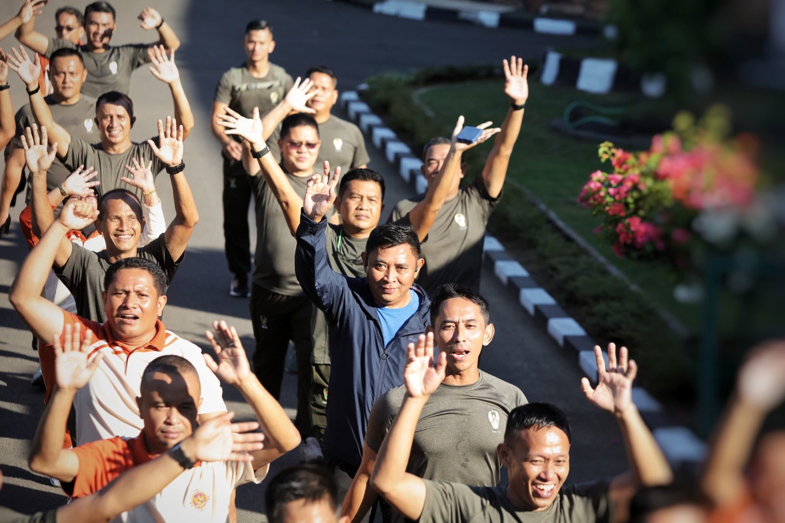 Jaga Kebugaran Tubuh, Pangdam XIV/Hsn Olahraga Bersama Prajurit dan PNS Kodam XIV/Hsn