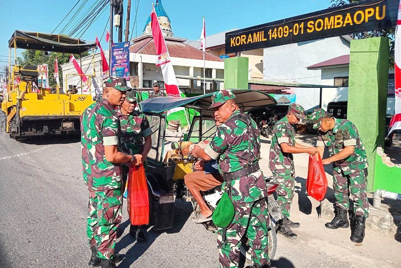 Di Awali Apel Pagi, Personel Koramil 1409-01/Somba Opu Laksanakan Jum’at Berkah