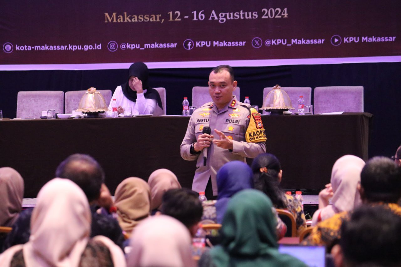 Bimtek Pemilukada 2024, Kapolres Pelabuhan Makassar Berikan Materi Pada PPK dan PPS