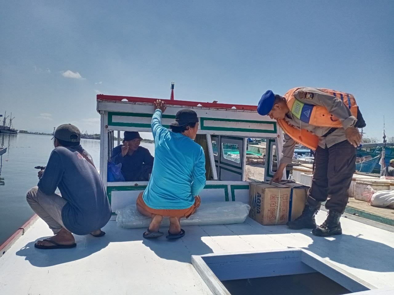 Pemilukada 2024, Satpolair Polres Pelabuhan Makassar Rutin Patroli Cegah Kriminalitas Melalui Diperairan