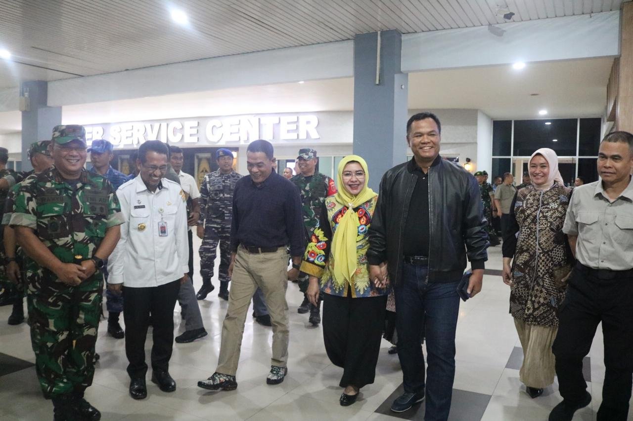 Kasdam XIV/Hsn Menyambut Kedatangan Wakasad di Kota Kendari