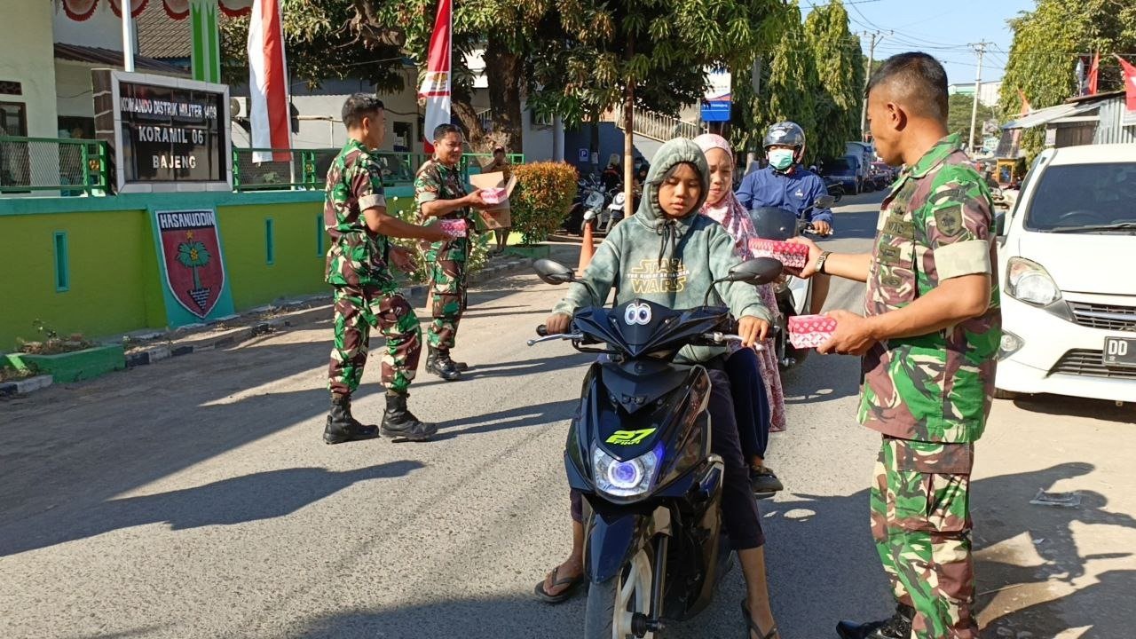 Jum’at Berkah Ko𝐫𝐚𝐦𝐢𝐥 𝟏𝟒𝟎𝟗-𝟎𝟔/𝐁𝐚𝐣𝐞𝐧𝐠 Berbagi Kepada Masyarakat