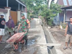 Hidupkan Budaya Gotong Royong,Babinsa laksanakan Kegiatan Karya Bakti bersama Warga