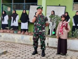 Tanamkan Rasa Cintah Tanah Air Danposramil 1409-08/Bontonompo Jadi Inspektur Upacara (Irup) Di Sekolah SD