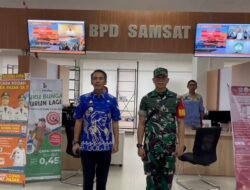 Bangun Nasionalisme, Babinsa Kodim 1409/Gowa ajak Warga Menyanyikan Lagu Indonesia Raya di Mall Pelayanan Publik Pemkab Gowa