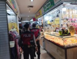 Satsamapta Polres Pelabuhan Makassar Tingkatkan Keamanan Lewat Patroli Dialogis di Pusat Keramaian