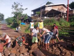 Babinsa Koramil 1409-07/Tompobulu Bersama Warga Kerja Bakti Bangun Plat Duiker