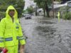 Satlantas Polres Pelabuhan Makassar Gelar Patroli di Tengah Banjir, Sampaikan Himbauan untuk Warga