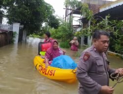 Gerak Cepat Pammat Subdit Gasum Polda Sulsel Evakuasi Korban Banjir di Makassar