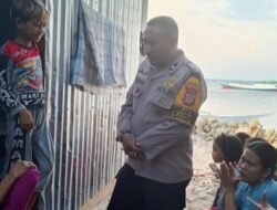 Pasca Pilkada dan Nataru, Bhabinkamtibmas Pulau Barrang Caddi Dekatkan Diri dengan Warga