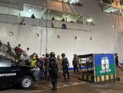 Amankan Libur Nataru, Personel Posyan Operasi Lilin 2024 Pantau Ketat Aktivitas di Pelabuhan Soekarno-Hatta Makassar