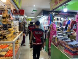 Menjaga Keamanan, Mendukung Ekonomi: Satsamapta Polres Pelabuhan Makassar Intensifkan Patroli Dialogis di Pasar