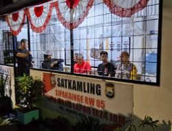 Kebersamaan di Malam Hari: Polri dan Satkamling Wujudkan Keamanan di Kecamatan Wajo