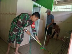 Babinsa koramil Bontonompo Bersama Warga Gotong Royong Bersihkan Masjid Besar Raudhatusshaihin Bontonompo