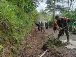 Babinsa Koramil 1409-07/Tompobulu Dan Masyarakat Bersatu Dalam Karya Bakti Pembersihan Jalan