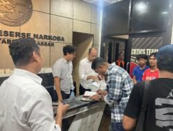 Tim Satgas Narkoba Deninteldam XIV/Hsn Serahkan Tiga Tersangka Penyalahgunaan Narkoba ke Polrestabes Makassar