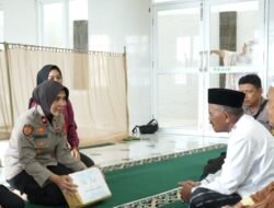 Polwan Polres Pelabuhan Makassar Tebar Berkah Ramadan: Mukena dan Al-Qur’an untuk Jamaah Masjid