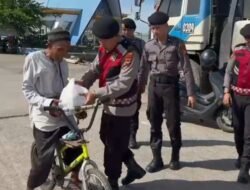 Patroli Sambil Berbagi: Satsamapta Polres Pelabuhan Makassar Tebar Berkah Ramadan