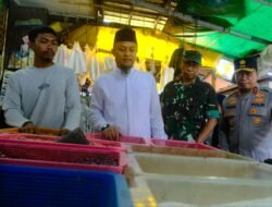 Kapolda Sulsel Bersama Gubernur Sulsel Melakukan Pemantauan Harga ke Pasar dan Distributor Sembako