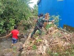 Babinsa Kelurahan Borongloe Berkolaborasi dengan Warga Binaan dalam Menjaga Kebersihan Lingkungan