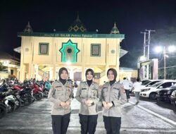 PAM Sholat Tarawih Polwan Polres Takalar, Pastikan Ibadah Berjalan Aman