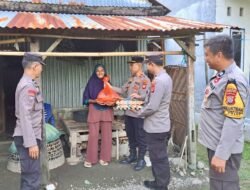 Polres Takalar Salurkan Bantuan Sembako bagi Warga Kurang Mampu di Polongbangkeng Utara