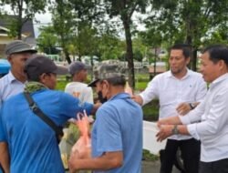 Polri Semakin Dekat, Kasat Intel Polres Takalar Berbagi Takjil di Bulan Ramadhan