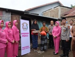 Polres Takalar Gelar Aksi Berbagi Paket Sembako di Bulan Suci Ramadhan