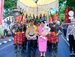 Tradisi Penyambutan Kapolda Sulsel Irjen Pol. Drs Rusdi Hartono, M.Si di Mako Polda Sulsel