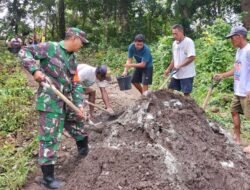 Babinsa Koramil 1409-02/Parangloe Membangun Desa Bersama Warga Kerja Bakti Pengecoran Jalan