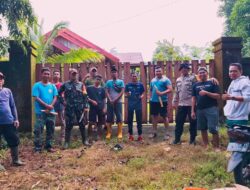 Ciptakan Lingkungan Bersih Babinsa Koramil 1409-03/Bontomaranru Bersama Warga Melaksanakan Kerja Bakti