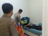 Warga Kos Sakit Seorang Diri di Makassar, Bhabinkamtibmas Pattunuang Sigap Evakuasi ke RS