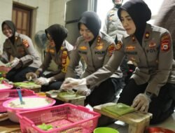 Aksi Keren Polwan Polres Pelabuhan Makassar, Bantu UMKM Naik Kelas di Momen Hari Kartini