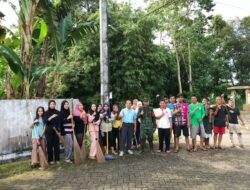 Ciptakan Lingkungan Bersih dan Nyaman,Sertu Ramalang laksanakan Kegiatan Karya Bakti bersama Pemerintah Desa dan Warga