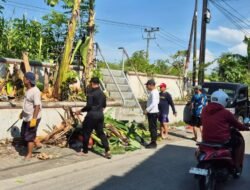 Peduli Lingkungan yang bersih, Babinsa Ramil 1409-01/Somba Opu Bersama Warga Gelar Karya Bhakti