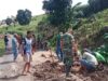 Babinsa Ramil 1409-07/Tompobulu Bersama Warga Gelar Karya Bhakti Perbaiki Jalan