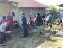 Ciptakan Lingkungan Bersih, Babinsa Ramil 1409-06/Bajeng Bersama Aparat Kelurahan Gelar Karya Bhakti