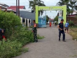 Babinsa dan Warga Kompak lakukan Kerja Bakti Membersihkan Drainase