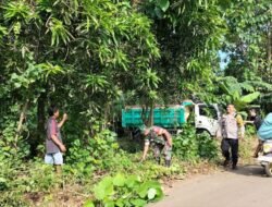 Babinsa bersama Pemerintah Desa Mengedukasi Warga dengan melakukan Kerja Bakti