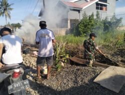 Babinsa lakukan Kegiatan Karya Bakti bersama Warga untuk Menciptakan Lingkungan yang Bersih