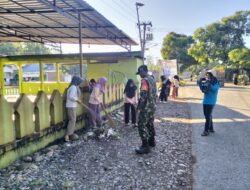 Babinsa Desa Panaikang laksanakan Giat Kerja Bakti bersama Aparat Desa dan Warga