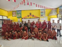 Police Go to School! Satlantas Pelabuhan Makassar Edukasi Pelajar soal Helm & Tertib Lalu Lintas