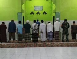 Babinsa Koramil 02 Parangloe Pererat Silaturahmi Melalui Shalat Subuh Berjemaah