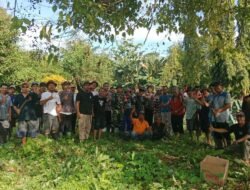 Babinsa Kelurahan Bontomanai Gotong royong Bersihkan TPU