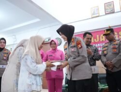 Sambut Hari Bhayangkara ke-79, Polres Pelabuhan Makassar Tebar Senyum ke Anak Yatim Piatu