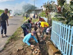 Sertu Hasrul Kerja Bakti Bersama Warga Binaan