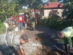 Personil Koramil 1409-07/Tompobulu bersama Warga Laksanakan Kerja Bakti