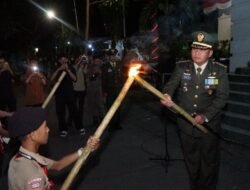 Semarak HUT RI ke-80, Kodim 1409/Gowa Bersama Forkopimda Gowa Gelar Taptu dan Pawai Obor
